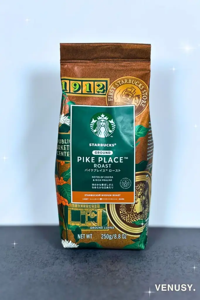 スターバックス福袋2025に入っていたパイクプレイスローストのレギュラーコーヒー（中挽き・250g）。ココアとリッチプラリネの風味が特徴のミディアムローストコーヒー。